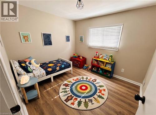 24 East 25Th Street, Hamilton, ON - Indoor Photo Showing Bedroom