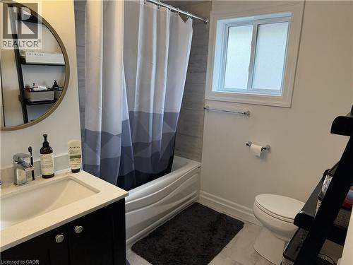 24 East 25Th Street, Hamilton, ON - Indoor Photo Showing Bathroom