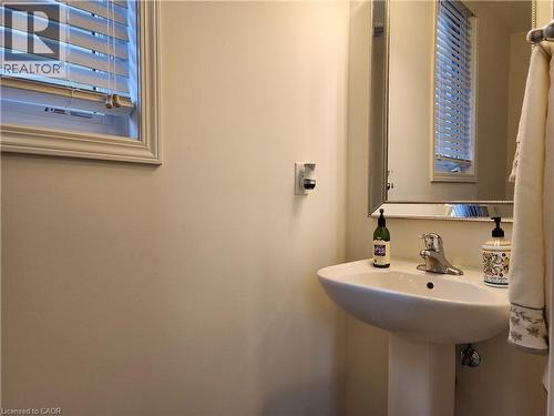 259 Grovehill Crescent, Kitchener, ON - Indoor Photo Showing Bathroom