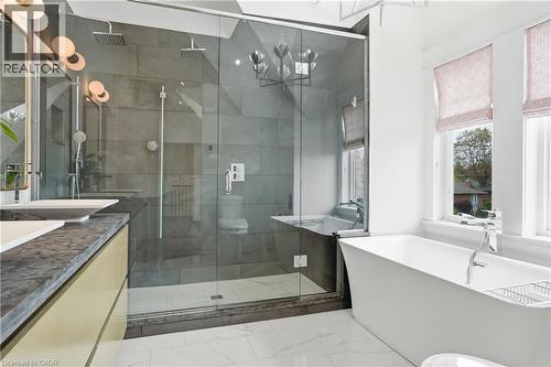 735 George Street, Burlington, ON - Indoor Photo Showing Bathroom