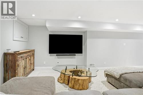 735 George Street, Burlington, ON - Indoor Photo Showing Living Room