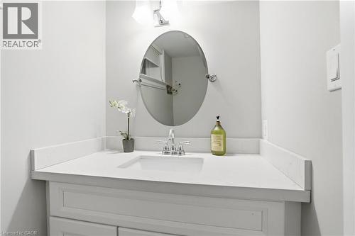 735 George Street, Burlington, ON - Indoor Photo Showing Bathroom