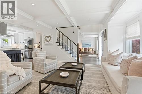 735 George Street, Burlington, ON - Indoor Photo Showing Living Room