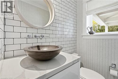 735 George Street, Burlington, ON - Indoor Photo Showing Bathroom
