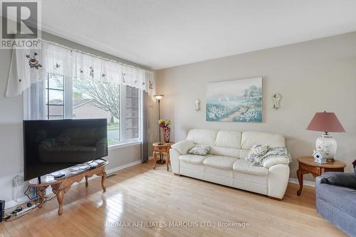 297 Ivan Crescent, Cornwall, ON - Indoor Photo Showing Living Room