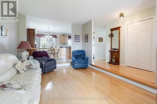 297 Ivan Crescent, Cornwall, ON - Indoor Photo Showing Living Room