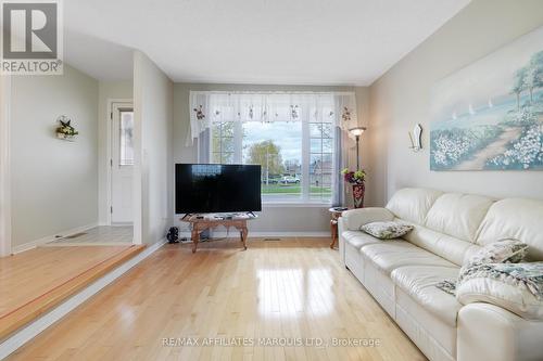 297 Ivan Crescent, Cornwall, ON - Indoor Photo Showing Living Room