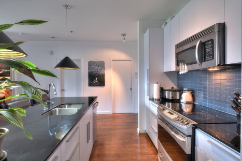 Kitchen - 114-750 32E Avenue, Montréal (Lachine), QC - Indoor Photo Showing Kitchen With Double Sink