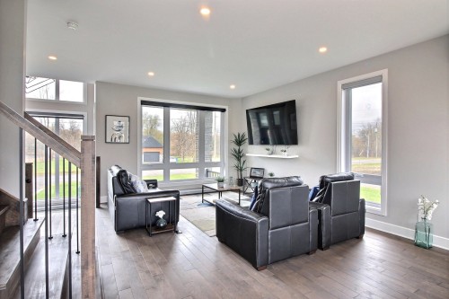 Salon - 30 Rue Élizabeth, Saint-André-D'Argenteuil, QC - Indoor Photo Showing Living Room
