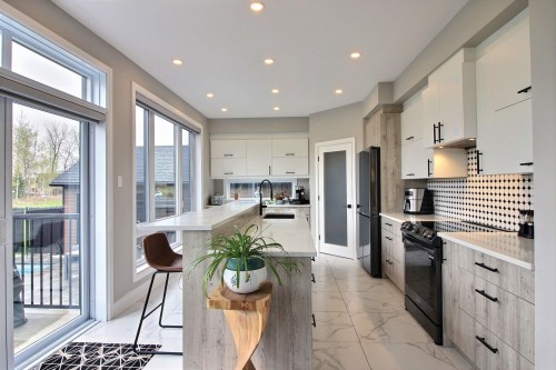 Cuisine - 30 Rue Élizabeth, Saint-André-D'Argenteuil, QC - Indoor Photo Showing Kitchen With Upgraded Kitchen