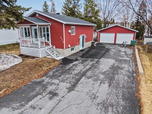 649 Place Maisonneuve  Rouyn-Noranda, QC J9X 5G4