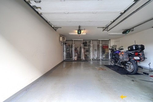 Garage - 620 Boul. Brassard, Chambly, QC - Indoor Photo Showing Garage