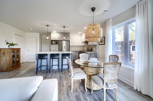 Salon - 620 Boul. Brassard, Chambly, QC - Indoor Photo Showing Dining Room