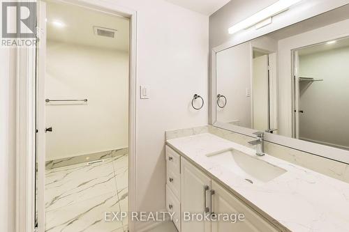 4 Leatherhead Court, Brampton, ON - Indoor Photo Showing Bathroom