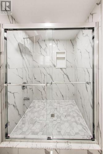 4 Leatherhead Court, Brampton, ON - Indoor Photo Showing Bathroom