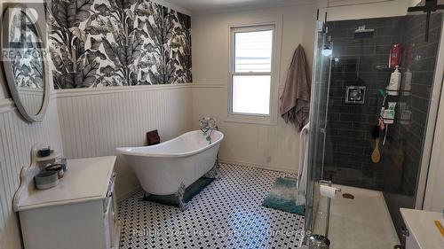 Main Bath - 145 Elizabeth Street, Goderich (Goderich (Town)), ON - Indoor Photo Showing Bathroom