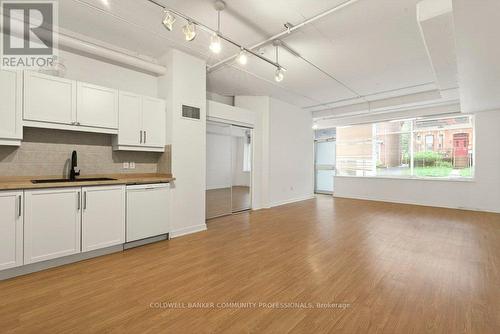 120 Jackson Street W, Hamilton, ON - Indoor Photo Showing Kitchen