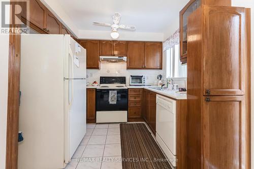 3 Springhurst Avenue, Brampton, ON - Indoor Photo Showing Kitchen