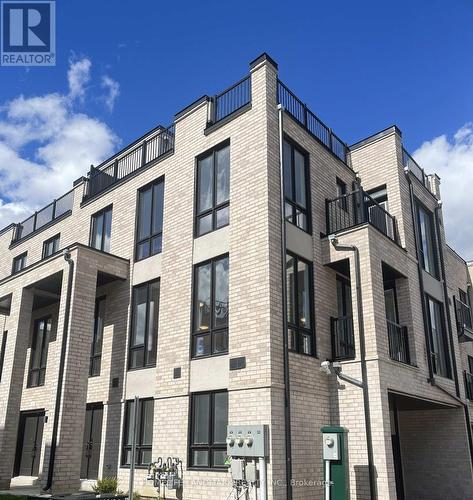 10 BANCROFT LANE  Richmond Hill, ON L4E 1M1
