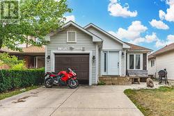 UPPER - 69 MOIR CRESCENT Barrie, ON L4N 8B2