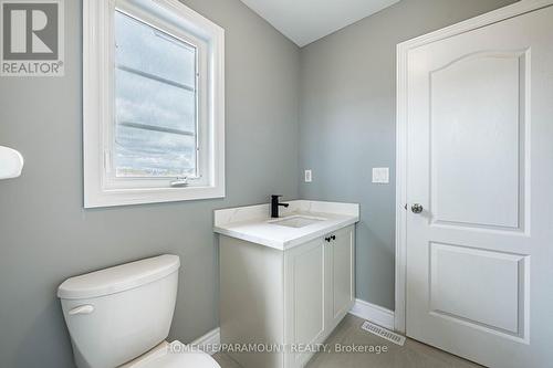 121 Highmark Drive, Vaughan, ON - Indoor Photo Showing Bathroom