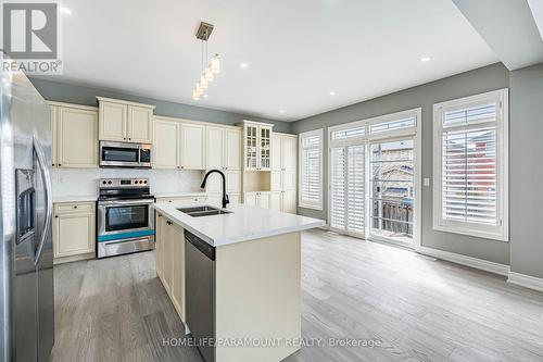121 Highmark Drive, Vaughan, ON - Indoor Photo Showing Kitchen With Double Sink With Upgraded Kitchen