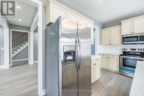 121 Highmark Drive, Vaughan, ON - Indoor Photo Showing Kitchen With Upgraded Kitchen