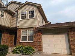 17 - 250 KEATS WAY Waterloo, ON N2L 6J5