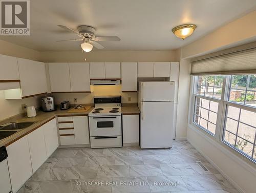 17 - 250 Keats Way, Waterloo, ON - Indoor Photo Showing Kitchen