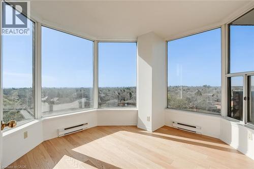 1901 Pilgrims Way Unit# 706, Oakville, ON - Indoor Photo Showing Other Room