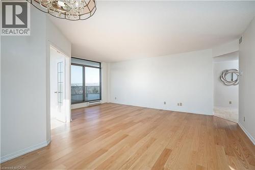 1901 Pilgrims Way Unit# 706, Oakville, ON - Indoor Photo Showing Other Room