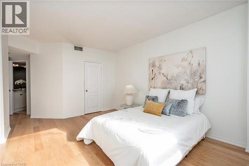1901 Pilgrims Way Unit# 706, Oakville, ON - Indoor Photo Showing Bedroom