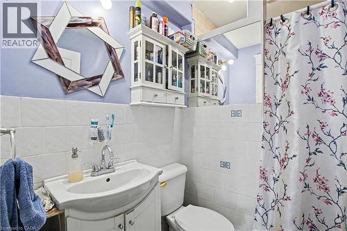 2nd Floor Bathroom - 30 Hohner Avenue, Kitchener, ON - Indoor Photo Showing Bathroom
