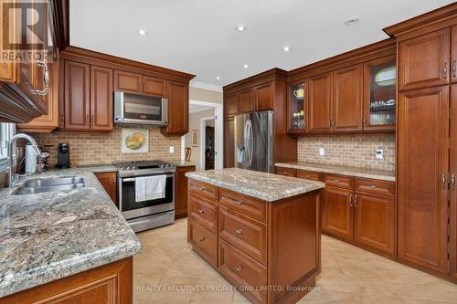 1149 Spragg Court, Mississauga, ON - Indoor Photo Showing Kitchen With Double Sink With Upgraded Kitchen