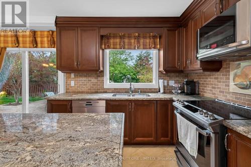 1149 Spragg Court, Mississauga, ON - Indoor Photo Showing Kitchen With Double Sink