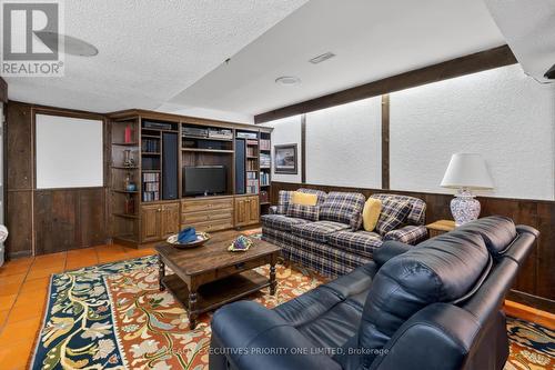 1149 Spragg Court, Mississauga, ON - Indoor Photo Showing Living Room