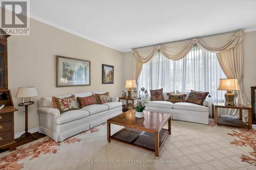 1149 Spragg Court, Mississauga, ON - Indoor Photo Showing Living Room