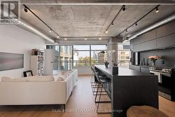 42 CAMDEN STREET Toronto, ON M5V 1V1