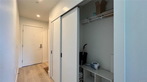 #404-1301 Hillside Ave, Victoria, BC - Indoor Photo Showing Other Room