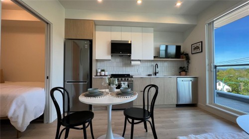 #404-1301 Hillside Ave, Victoria, BC - Indoor Photo Showing Dining Room