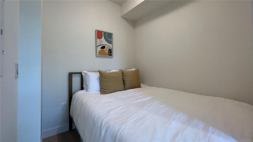 #404-1301 Hillside Ave, Victoria, BC - Indoor Photo Showing Bedroom