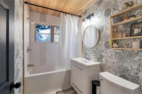 3580 Doncaster Dr, Saanich, BC 
