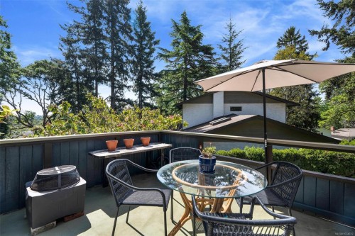 3580 Doncaster Dr, Saanich, BC 
