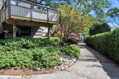 3580 Doncaster Dr, Saanich, BC 
