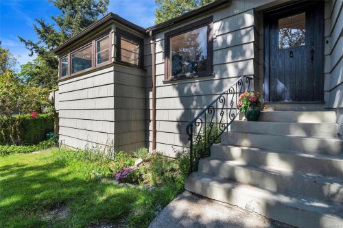 3580 Doncaster Dr, Saanich, BC 