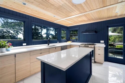 3580 Doncaster Dr, Saanich, BC 