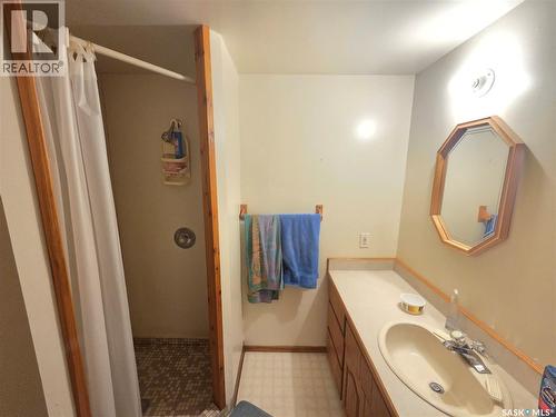 509 Carlyle Avenue, Carlyle, SK - Indoor Photo Showing Bathroom