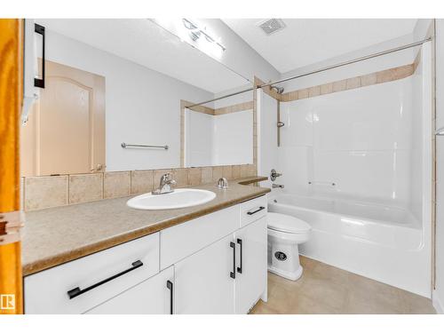 10621 175A Av Nw, Edmonton, AB - Indoor Photo Showing Bathroom