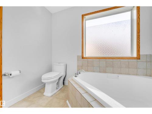 10621 175A Av Nw, Edmonton, AB - Indoor Photo Showing Bathroom