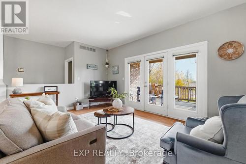 89 Andrews Drive, Mapleton, ON - Indoor Photo Showing Living Room